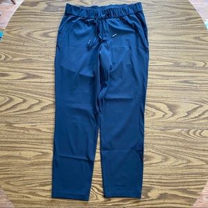Lululemon On The Fly Crop - Size 8